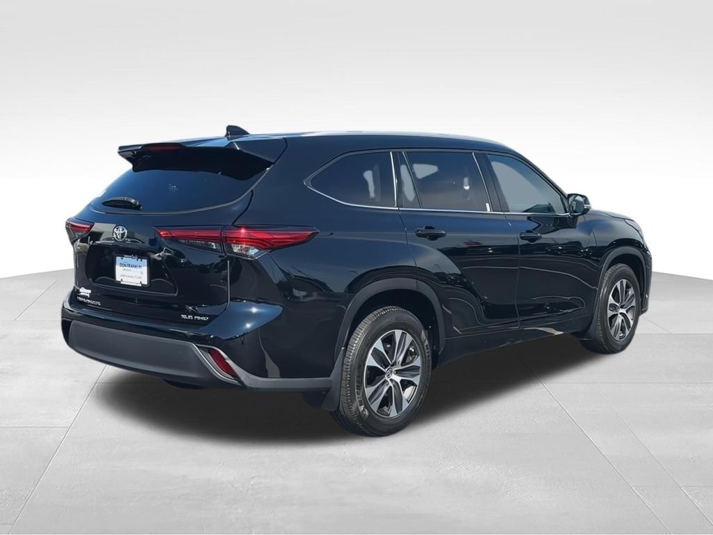 Used 2022 Black Toyota XLE image 8
