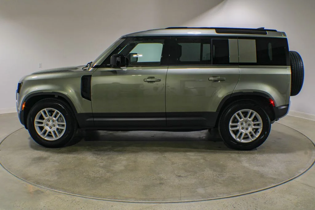 Used 2025 Pangea Green Metallic Land Rover S image 2