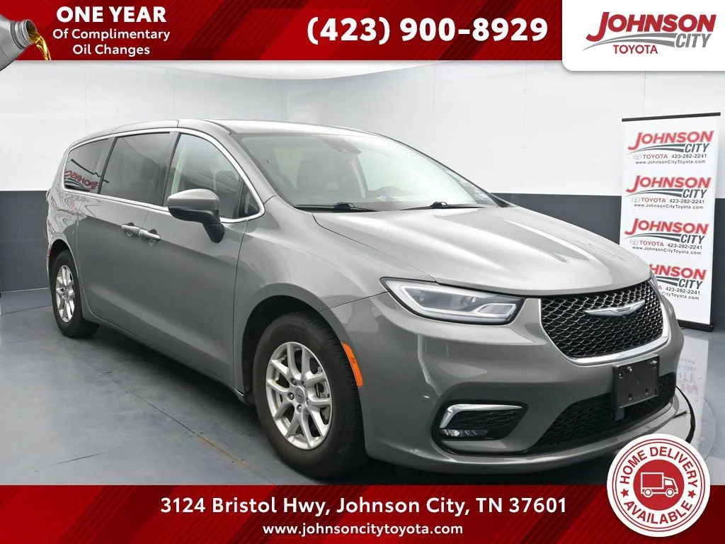 2023 Chrysler Pacifica Touring L's photo