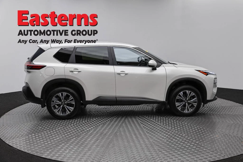 Used 2023 White Nissan SV image 4