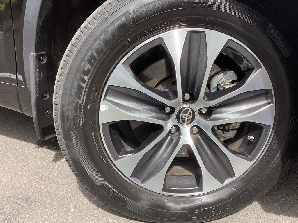 Used 2023 Black Toyota XLE image 10