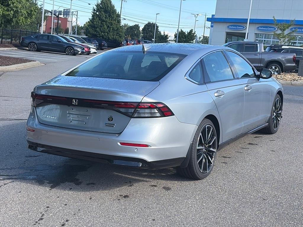 New 2026 Solar Silver Metallic Honda Touring image 4