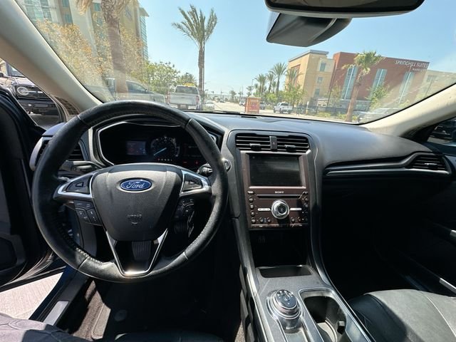Used 2019 Blue Ford Titanium image 9