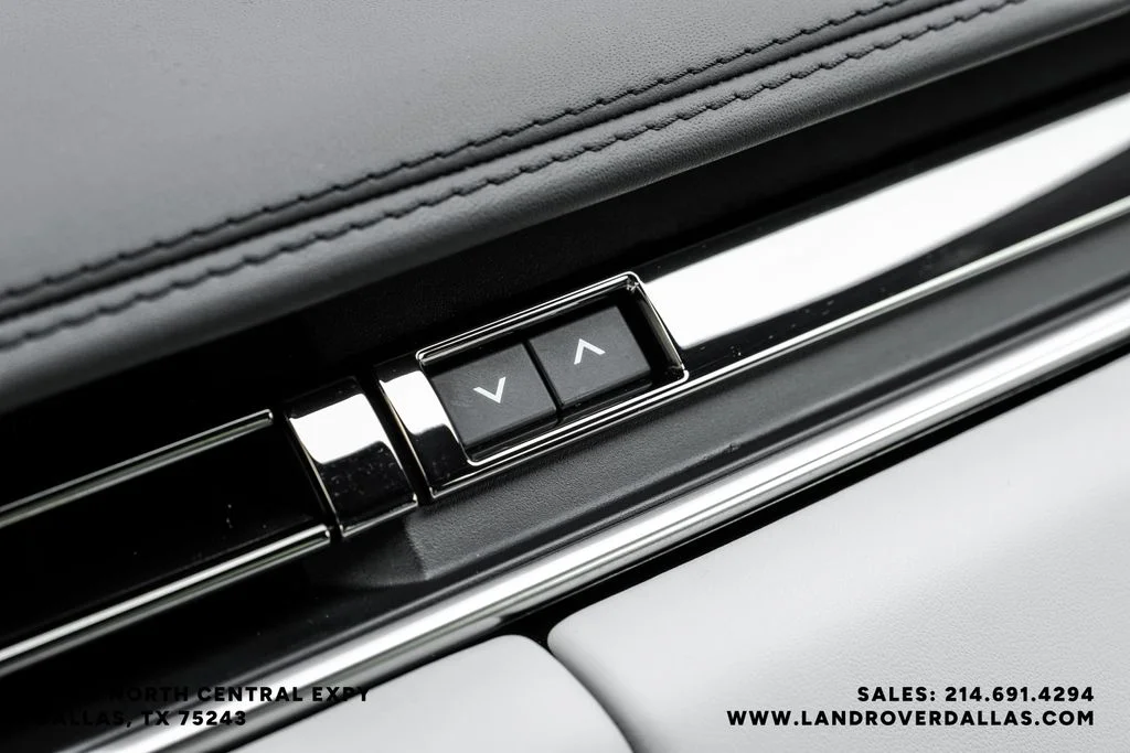 Used 2023 Fuji White Land Rover SE image 33