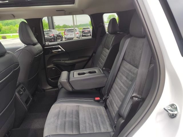 New 2025 White Mitsubishi Trail Edition image 27