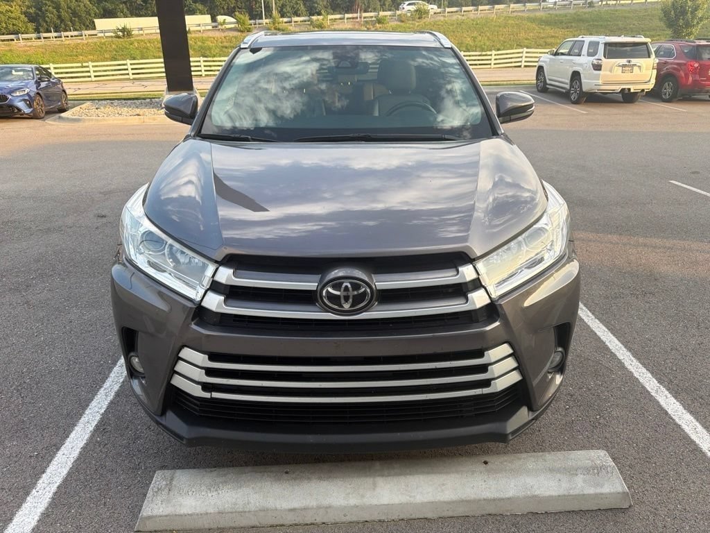 Used 2019 Predawn Gray Mica Toyota SE image 2