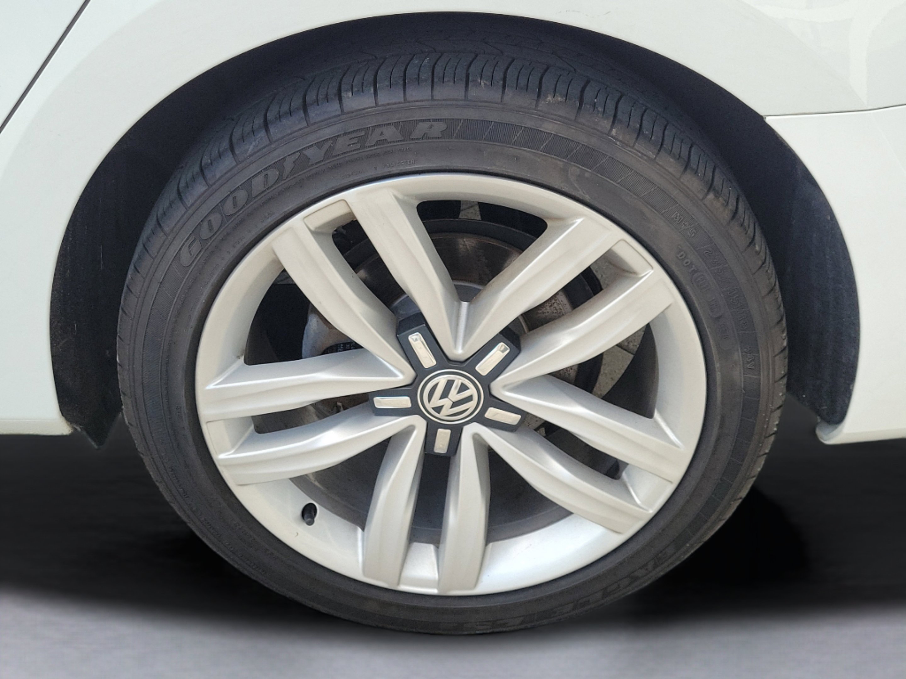 Used 2017  Volkswagen 1.8T SE w/Technology image 7