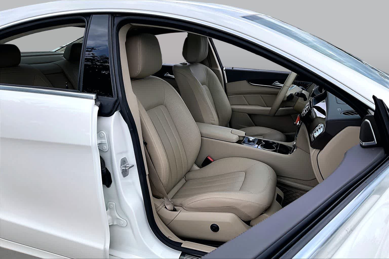 Used 2014 Diamond White Metallic Mercedes-Benz CLS 550 image 9