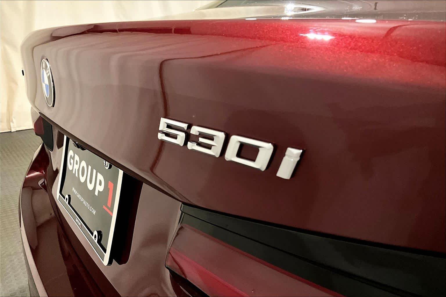 Used 2023 Aventurin Red Metallic BMW 530i xDrive image 18