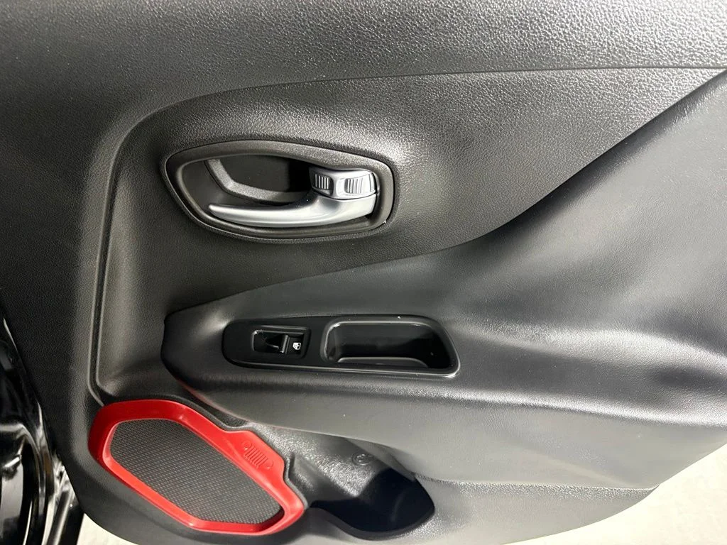 Used 2016 Black Jeep Trailhawk image 15