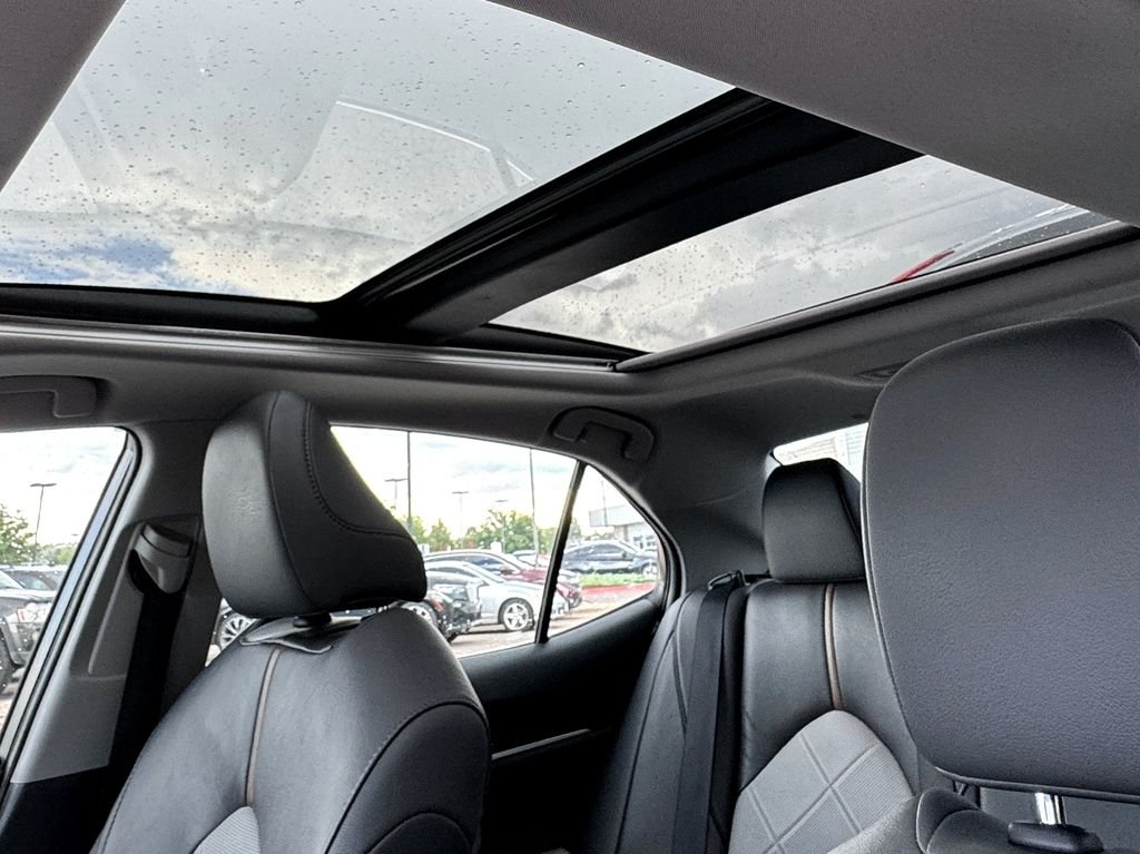 Used 2018 Silver Toyota XLE image 20
