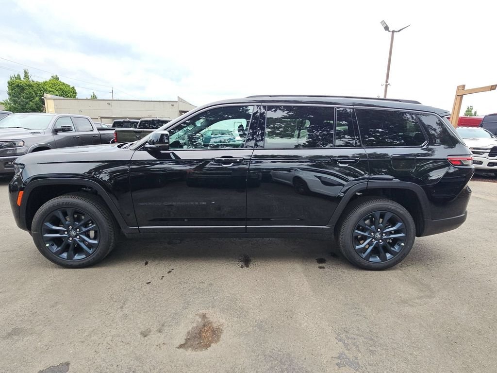 New 2026 Diamond Black Crystal Pearl-Coat Exterior Paint Jeep  image 4