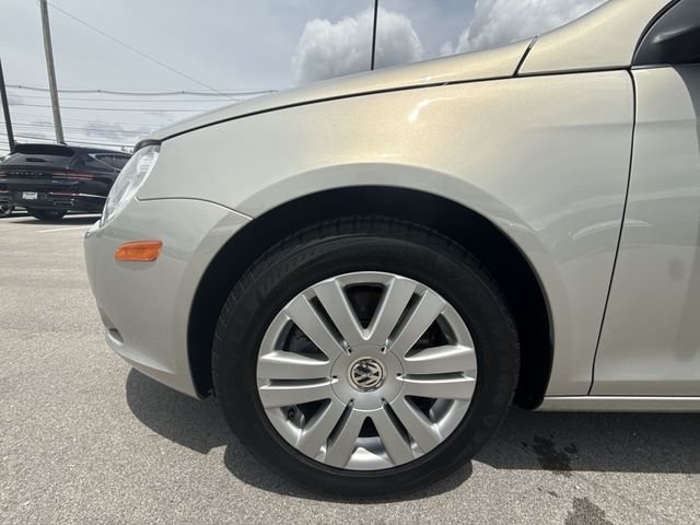 Used 2010 Beige Volkswagen Komfort Edition image 10