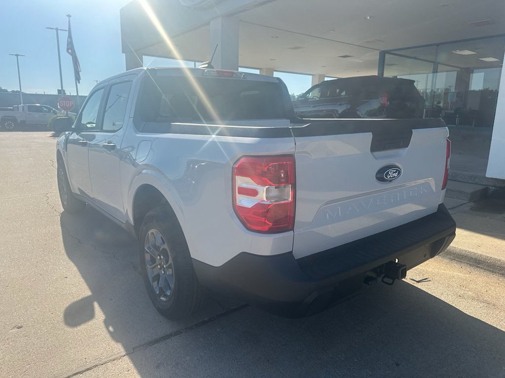 New 2025 Space White Metallic Ford XLT image 7
