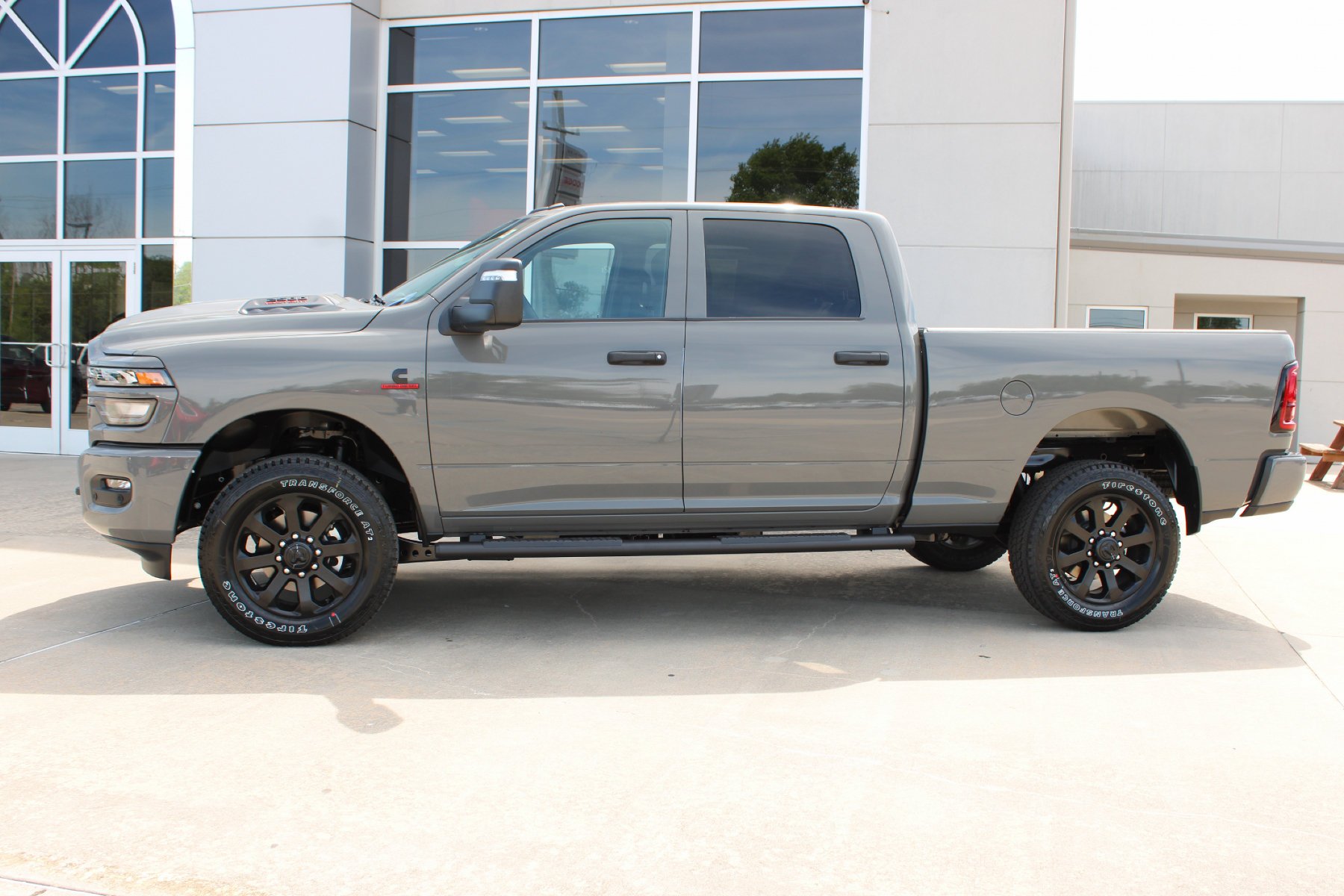 New 2026 Ceramic Gray Clear-Coat Exterior Paint RAM Black Express Crew Cab 4x4 image 33