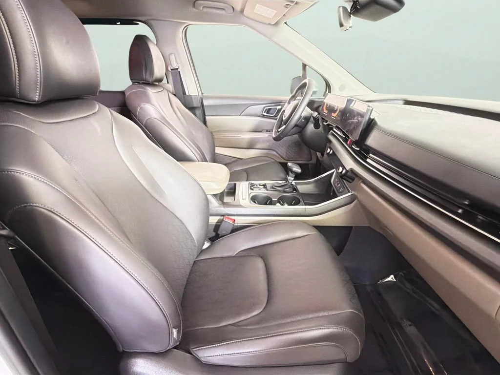 Used 2025 White Kia EX image 37