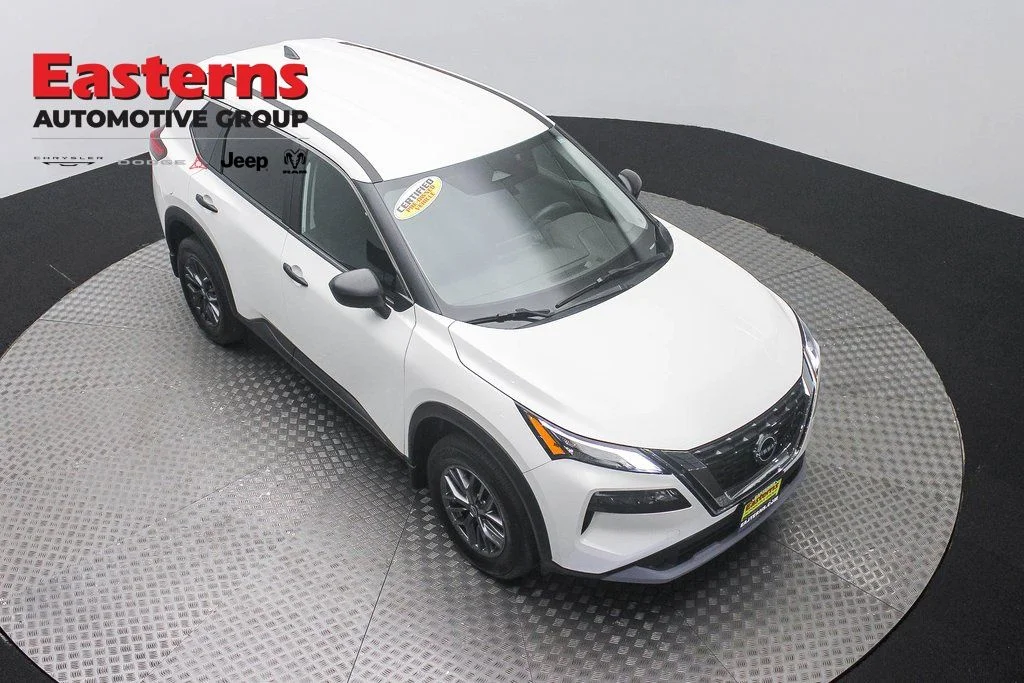 Used 2023 White Nissan S image 3