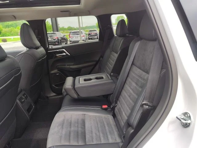 New 2025 White Mitsubishi Trail Edition image 27
