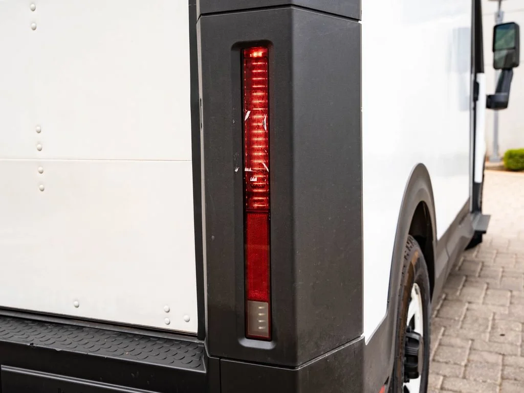 Used 2025 Oyster White Chevrolet 400 image 9
