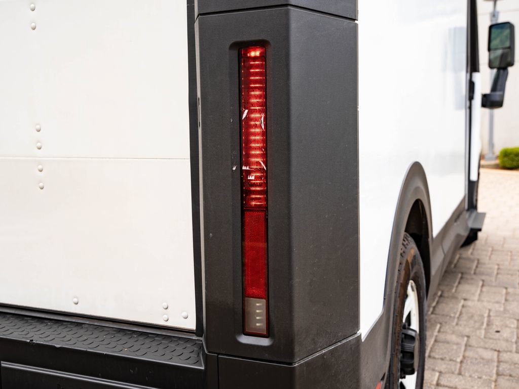 Used 2025 Oyster White Chevrolet 400 image 9