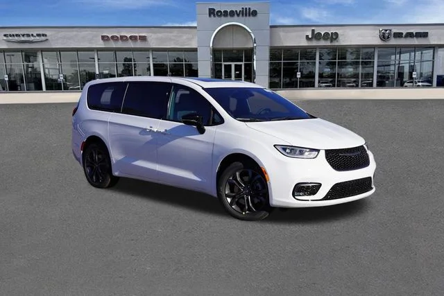 2026 Chrysler Pacifica Select AWD's photo