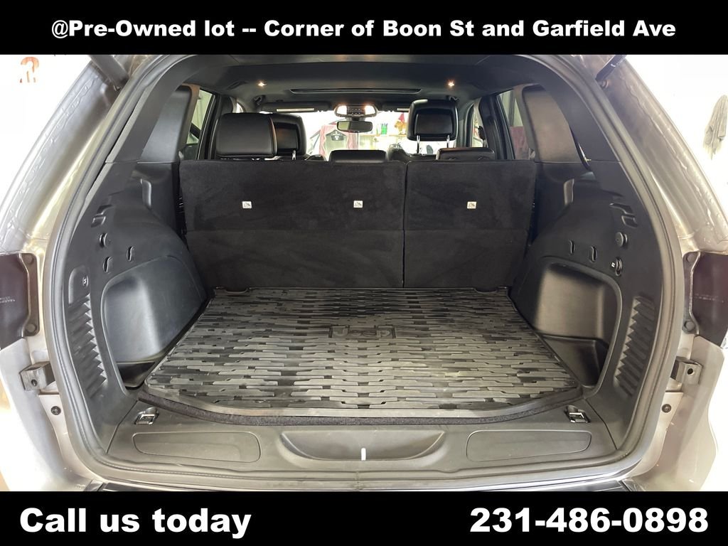 Used 2021 Silver Jeep Limited image 28