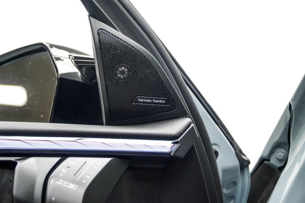 Used 2025 Gray BMW M50 xDrive image 33