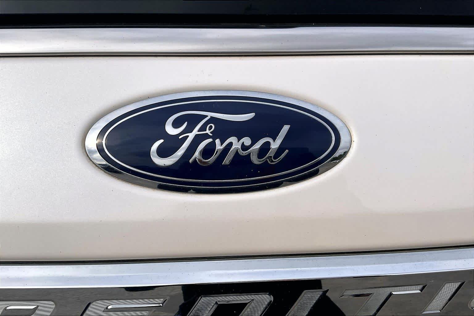 Used 2019 White Platinum Metallic Tri-Coat Ford Limited image 31