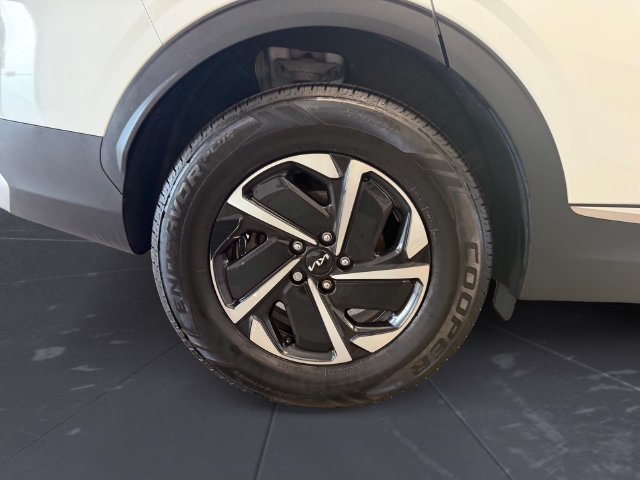Used 2023 White Kia LX image 42