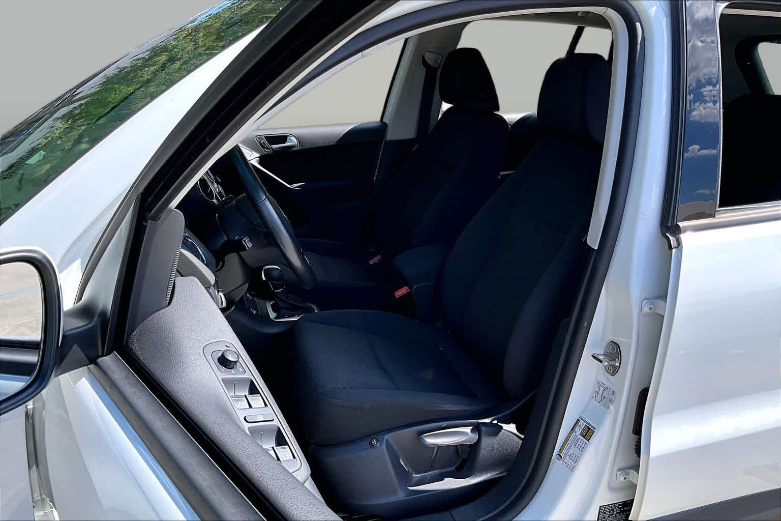 Used 2018 Pure White Volkswagen  image 7