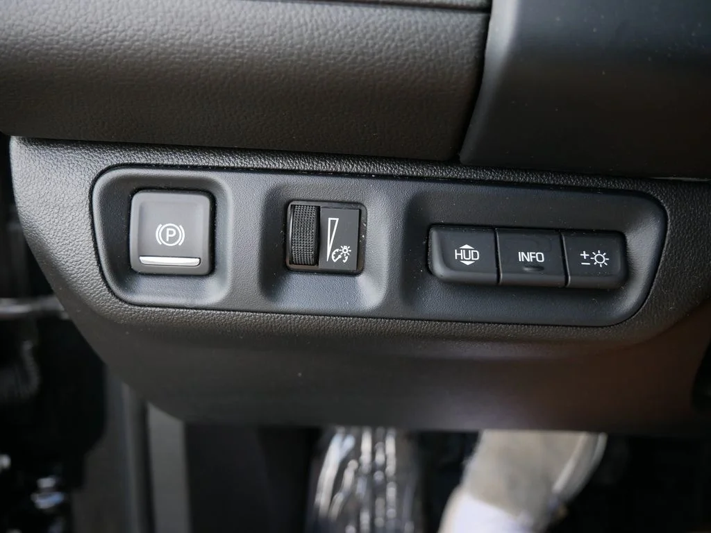 Used 2023 Black GMC AT4 image 31