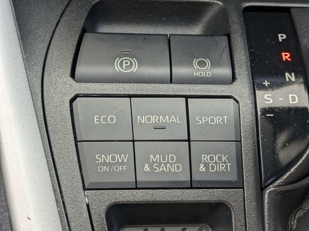 Used 2019 Green Toyota XLE image 29