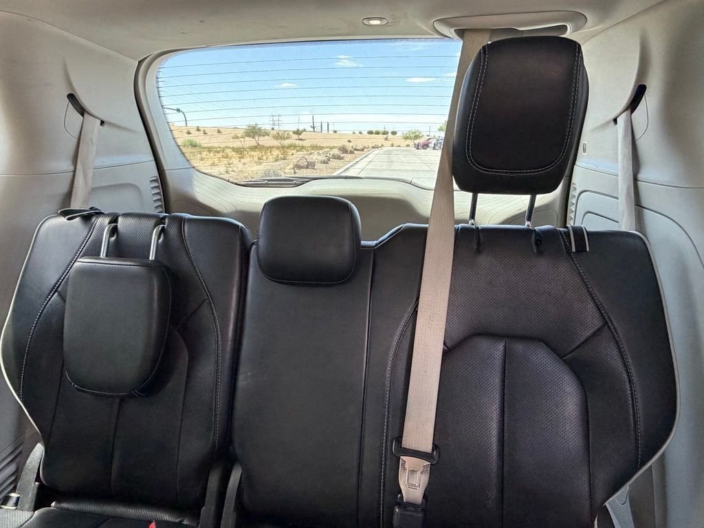 Used 2022 White Chrysler Limited image 8