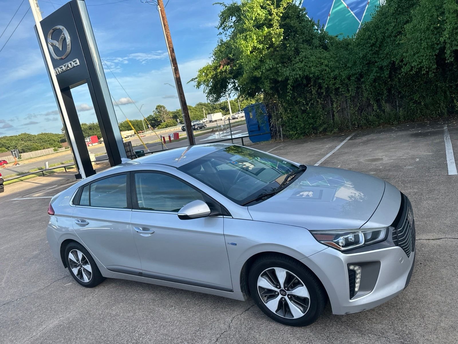 Used 2019 Silver Metallic Hyundai Limited image 10