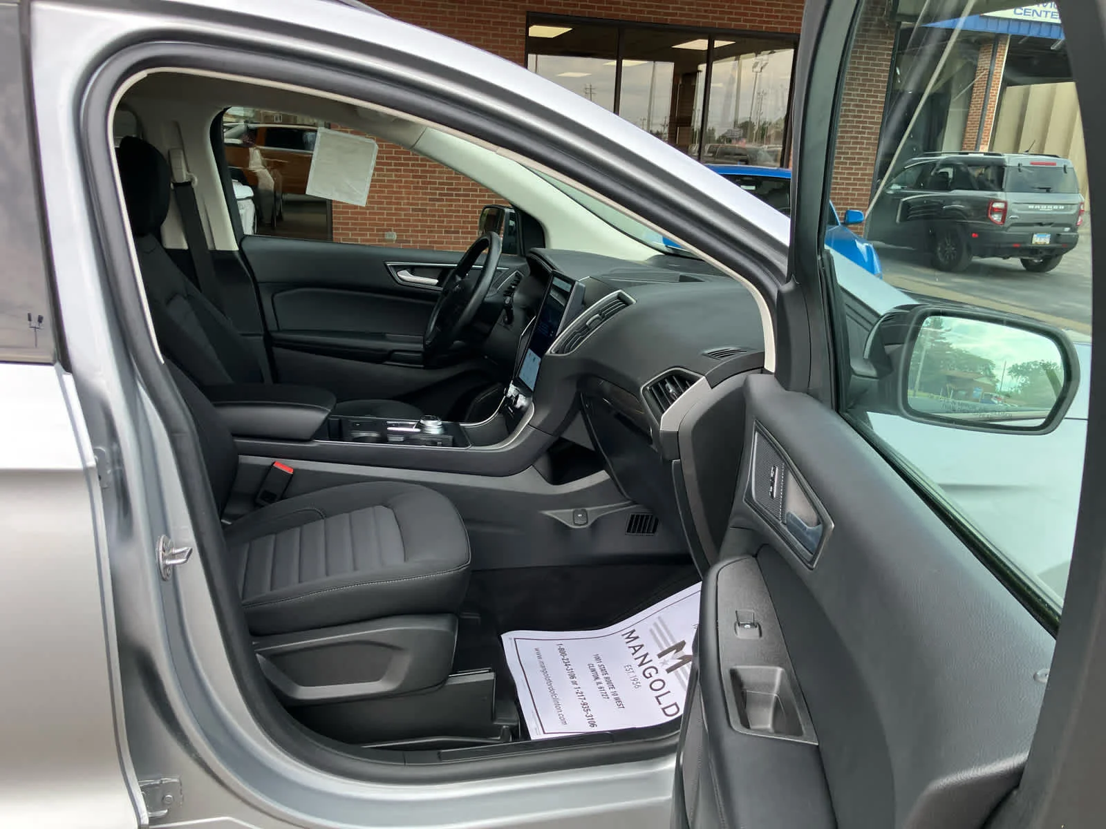 New 2023 Iconic Silver Metallic Ford SE image 20