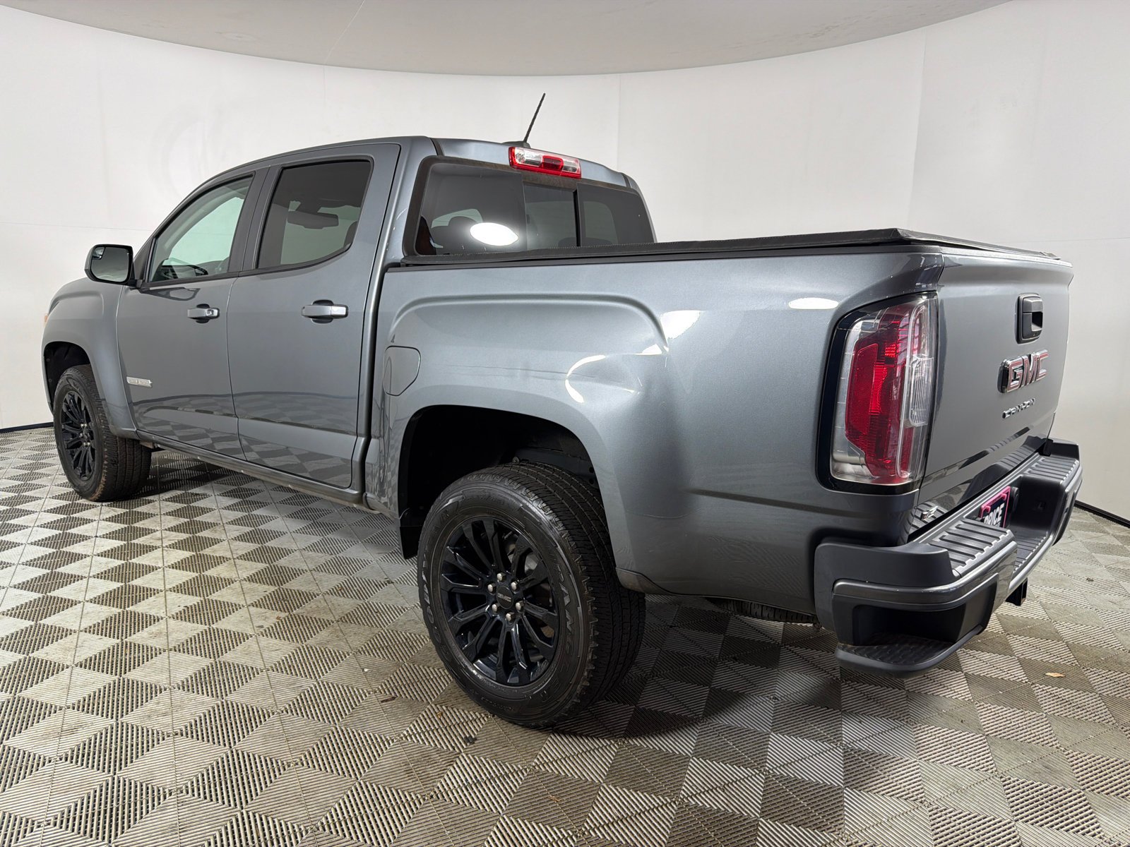 Used 2022 Satin Steel Metallic GMC 2WD Elevation image 5
