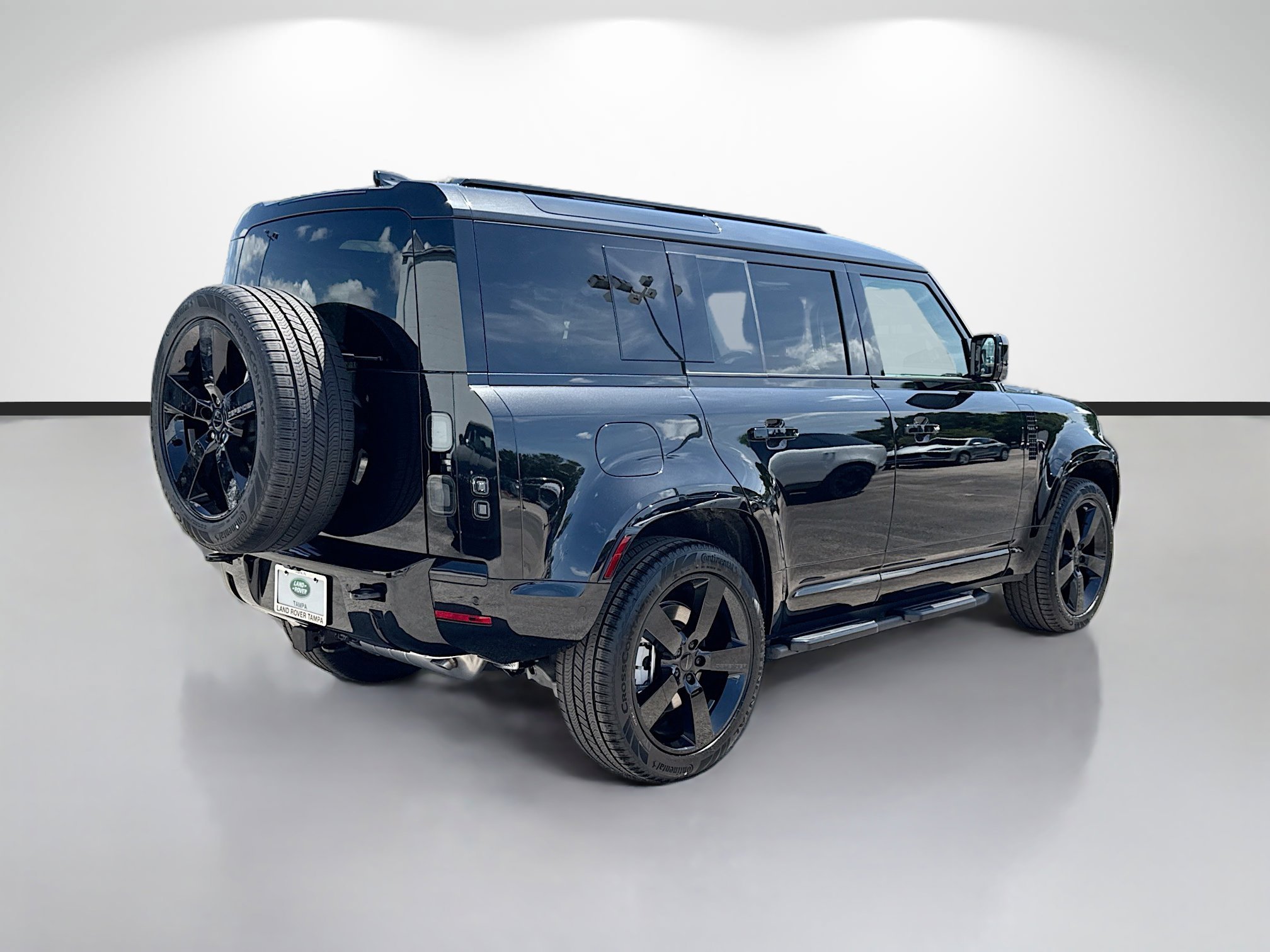 New 2026 Santorini Black Land Rover X-Dynamic SE image 5