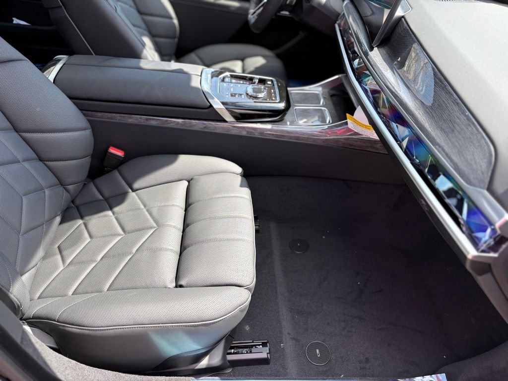 2025 BMW 7 Series 760i - Photo 22