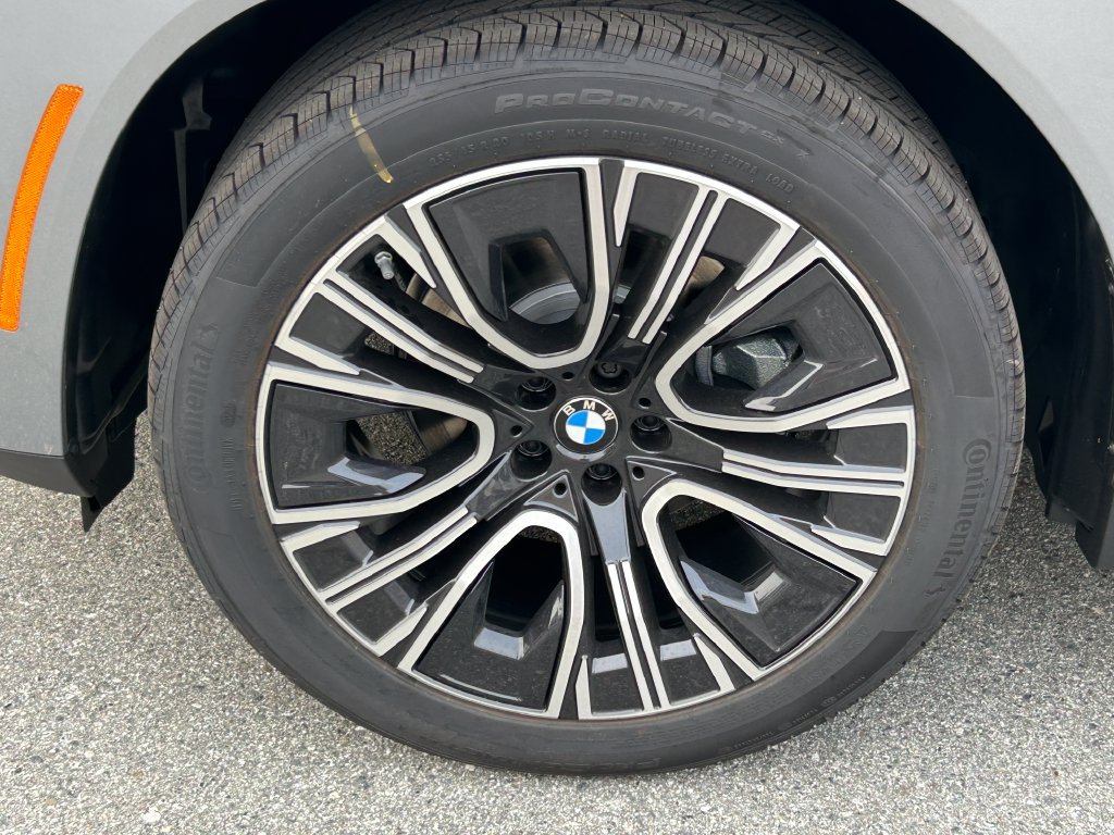 New 2026 Skyscraper Grey Metallic BMW 30 xDrive image 9