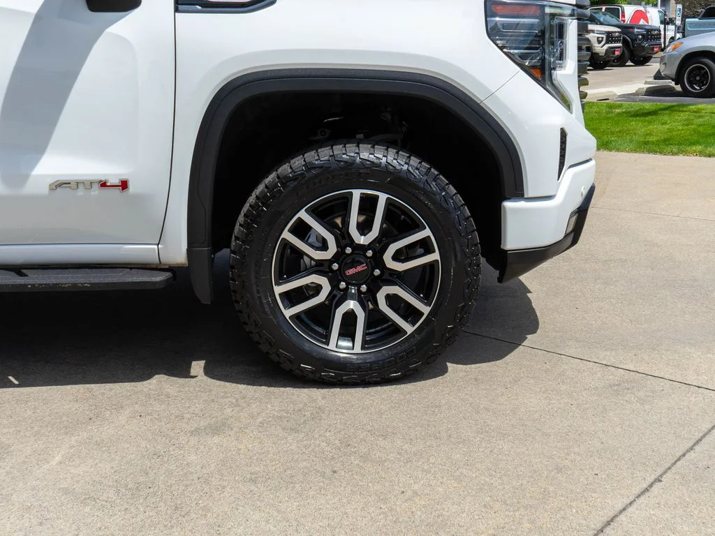 Used 2025 White GMC AT4 image 40