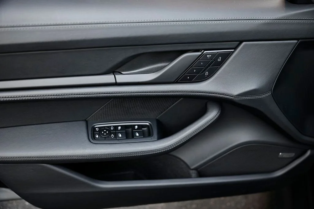 2026 Porsche Taycan Base - Photo 18