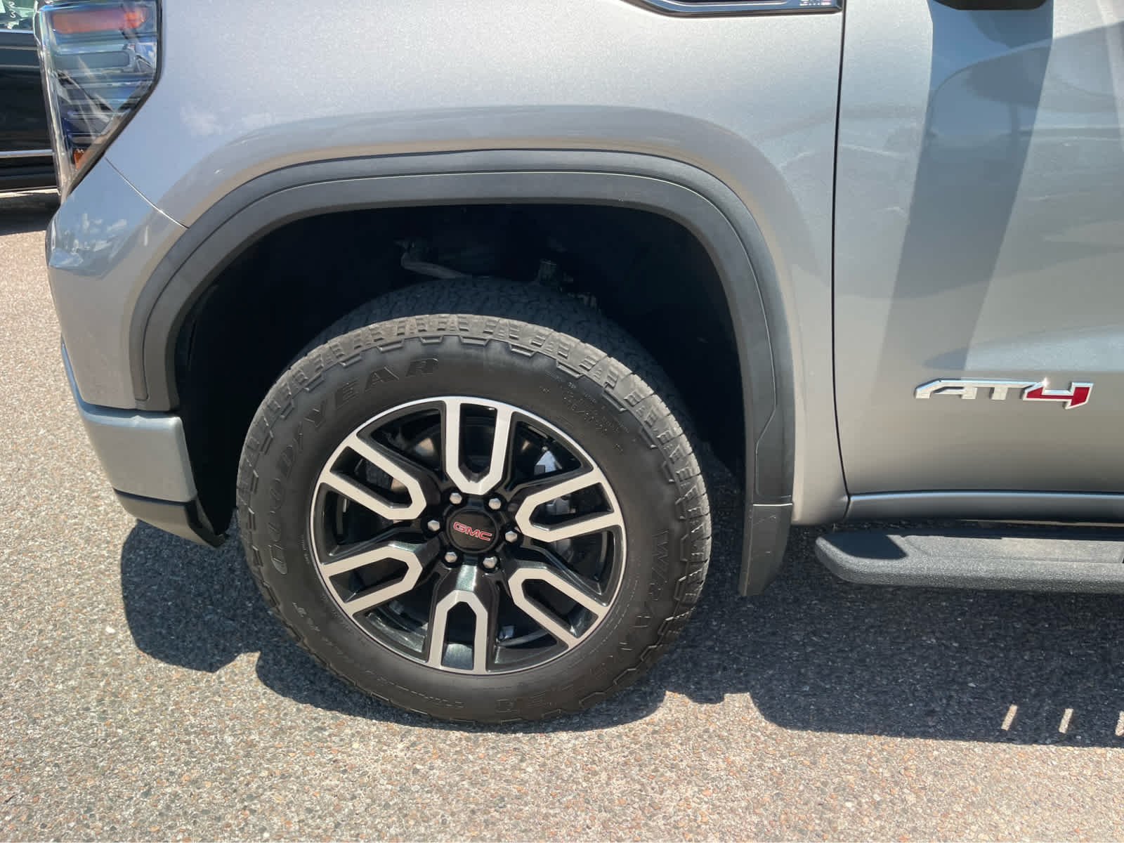 Used 2023 Sterling Metallic GMC AT4 image 9