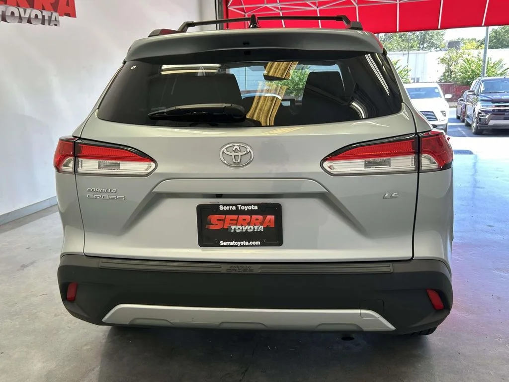 Used 2025 Silver Toyota LE image 4