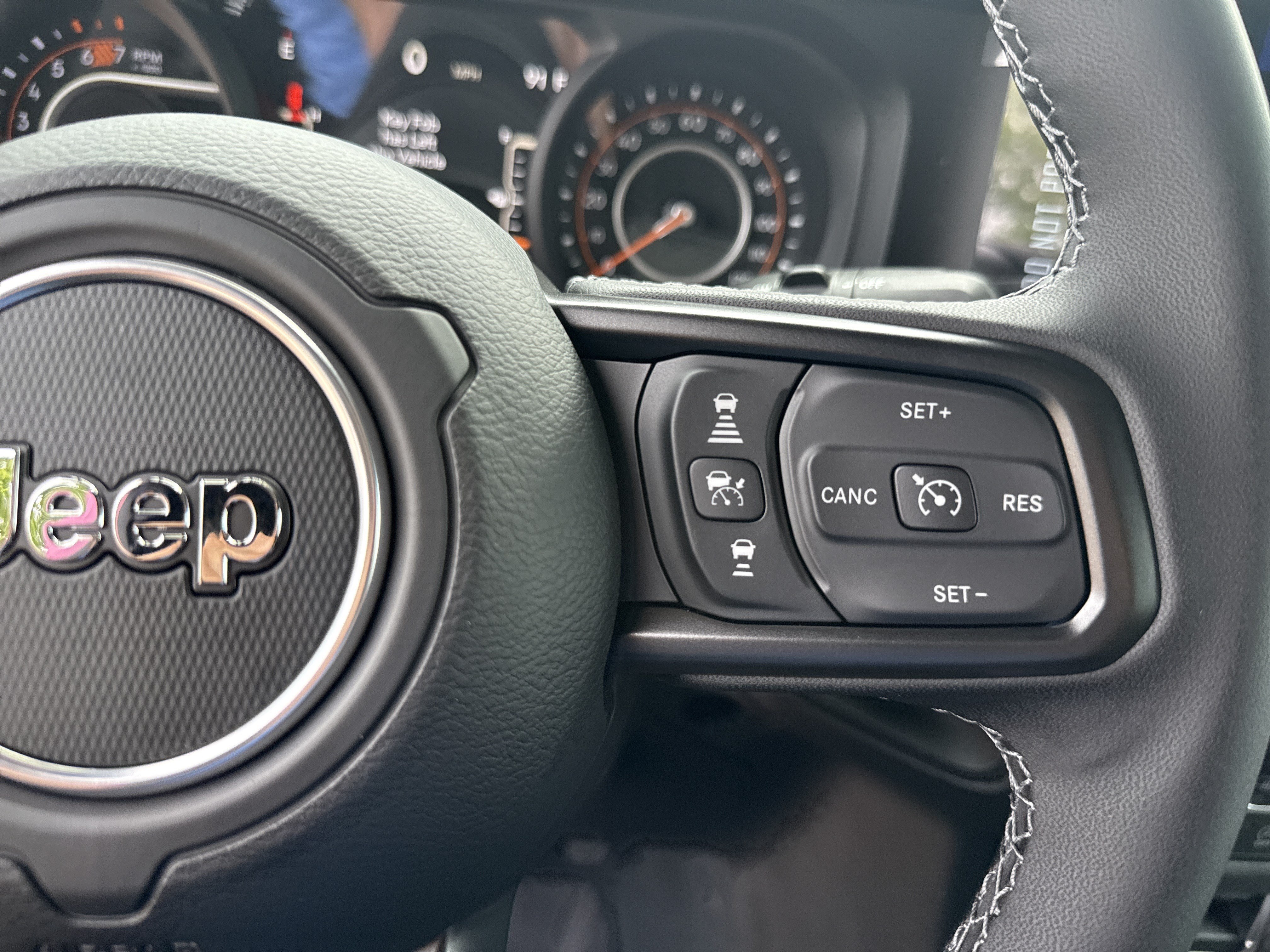 New 2026 Tuscadero Pearlcoat Jeep Sport S image 25