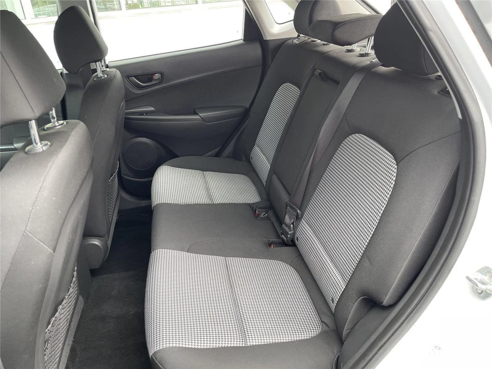 Used 2020 Chalk White Hyundai SE image 31
