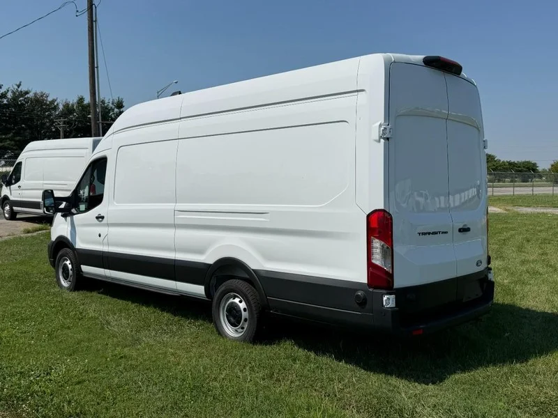 New 2026 Oxford White Ford T-250 148" EL Hi Rf 9150 GVWR RWD image 3