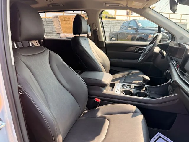 Certified Used 2025 Ivory Kia SX image 27