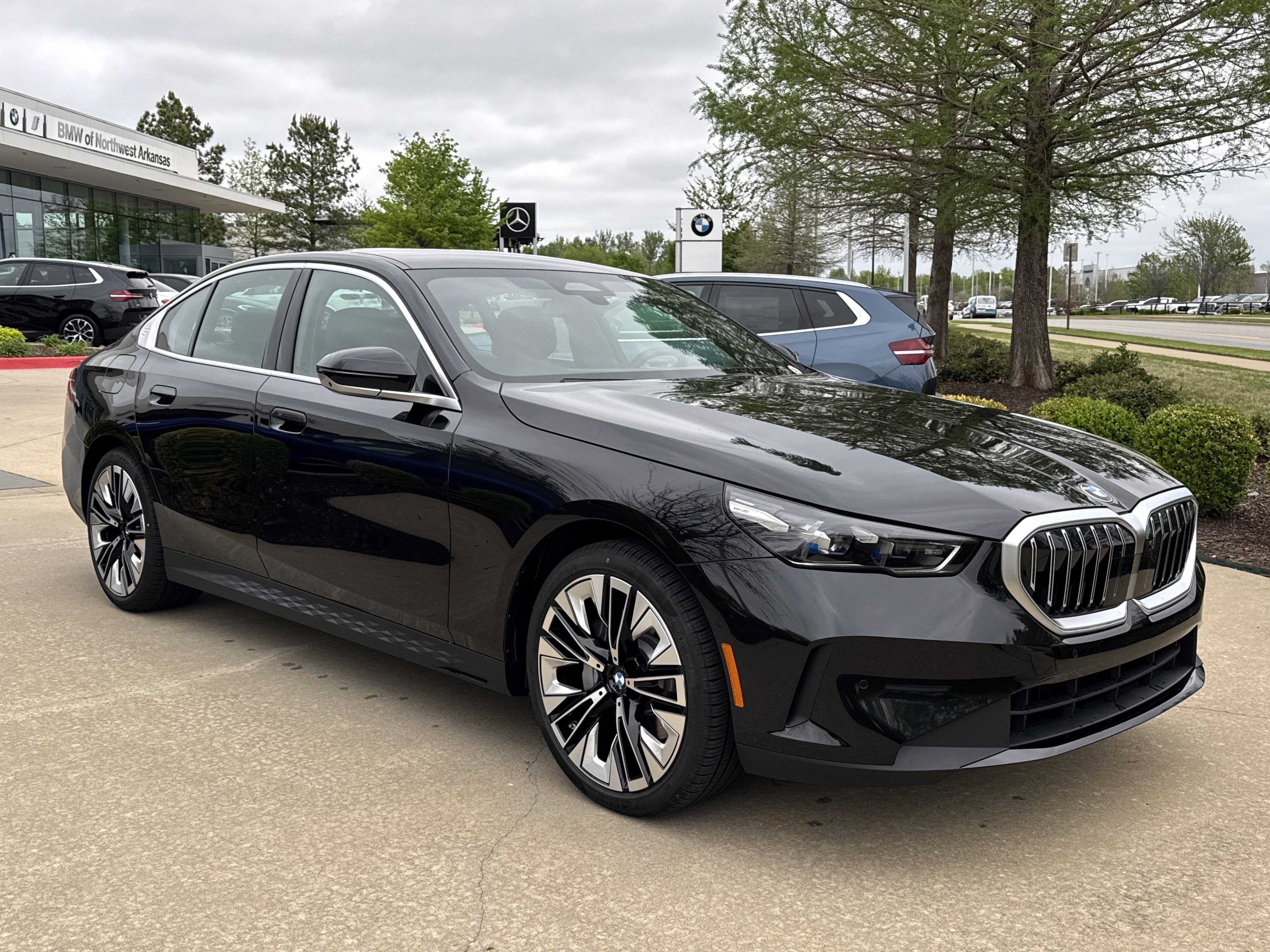 New 2026 BLACK SAPPHIRE BMW 530i xDrive image 8