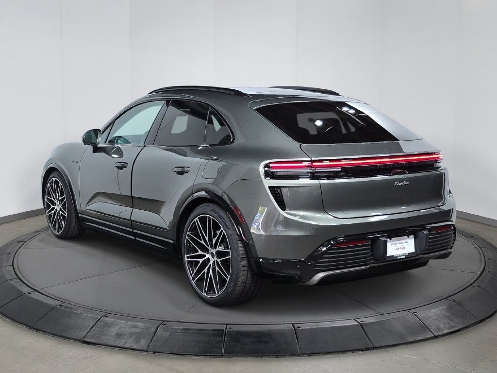 New 2026 Aventurine Green Metallic Porsche Turbo image 3