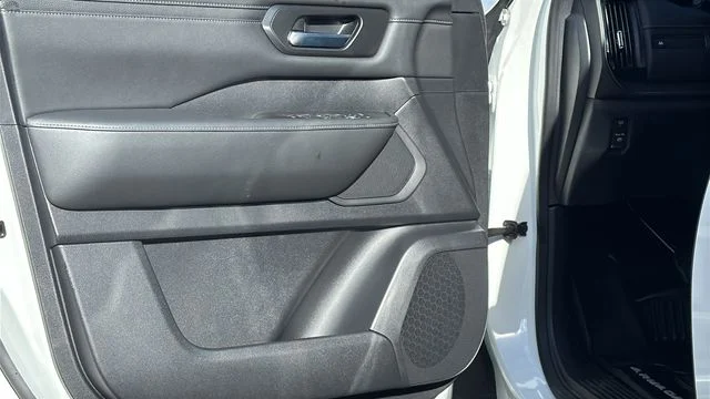 2026 Nissan Armada SV - Photo 20